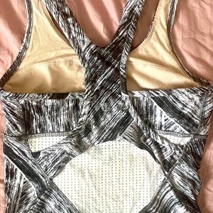 Black/white lululemon tank size 4